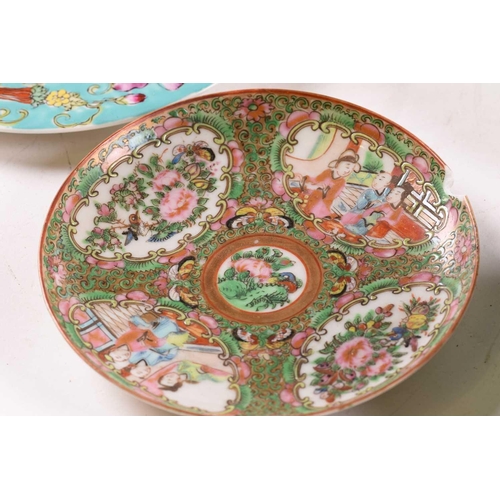 104 - An assortment of Chinese porcelain, Ming - Qing dynasty, to include a Swatow bowl from the Bi Thuan ... 