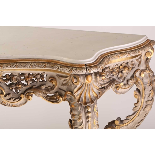 116 - An 18th-century style Venetian carved, painted and parcel gilt serpentine console table, 20th centur... 