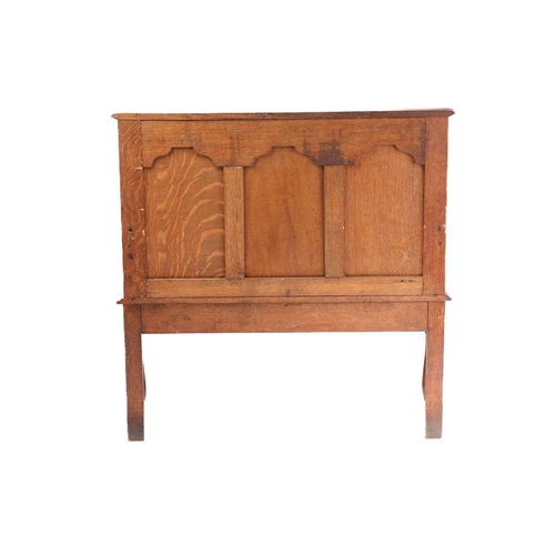 117 - A George II style oak two-seat settle, 1920s, bearing an ivorine trade label for Arthur Newberry (Ca... 