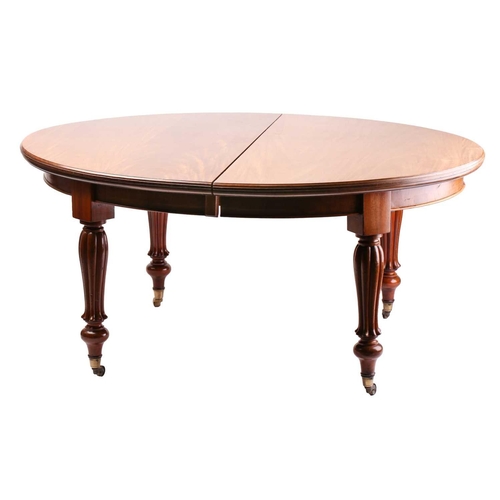 129 - A good quality Victorian mahogany oval screw extending dining table with thee leaf inserts. On segme... 