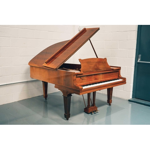 210 - A Steinway of New York baby grand piano No 212527 (1922) with rosewood case. The cast iron inner fra... 