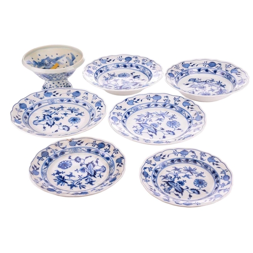 219 - Meissen blue onion pattern, comprising 2 x dinner plates, 2 x soup bowls and 2 x side plates and a s... 