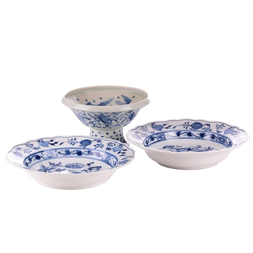 219 - Meissen blue onion pattern, comprising 2 x dinner plates, 2 x soup bowls and 2 x side plates and a s... 