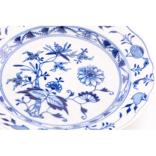 219 - Meissen blue onion pattern, comprising 2 x dinner plates, 2 x soup bowls and 2 x side plates and a s... 