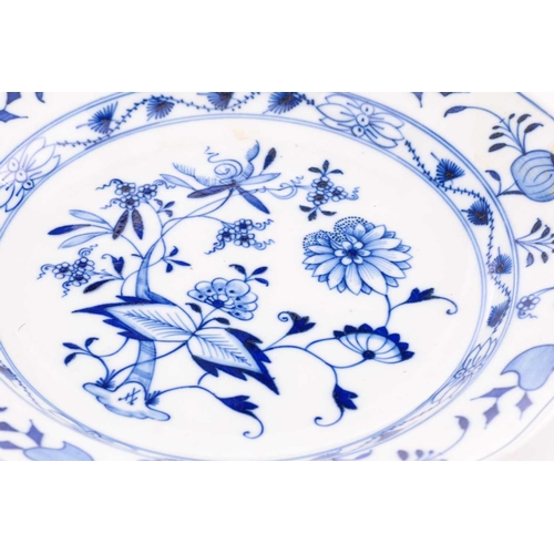 219 - Meissen blue onion pattern, comprising 2 x dinner plates, 2 x soup bowls and 2 x side plates and a s... 