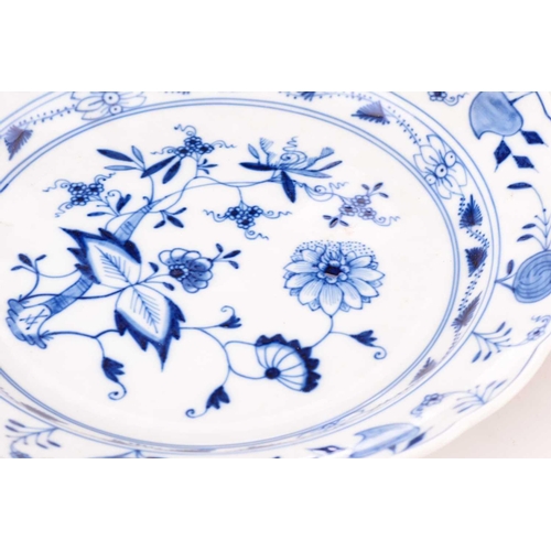 219 - Meissen blue onion pattern, comprising 2 x dinner plates, 2 x soup bowls and 2 x side plates and a s... 