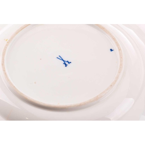 219 - Meissen blue onion pattern, comprising 2 x dinner plates, 2 x soup bowls and 2 x side plates and a s... 