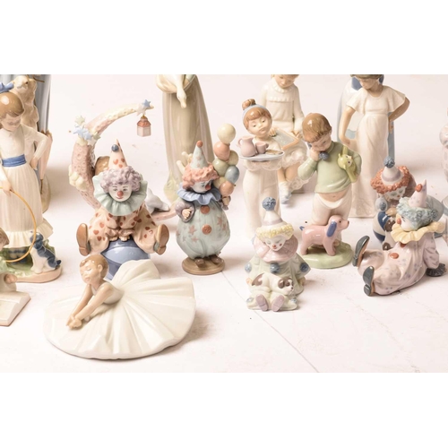 228 - A large collection of Lladro and Nao figurines, the majority boxed.Appear well-looked after and unda... 