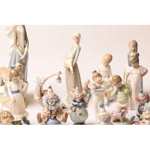 228 - A large collection of Lladro and Nao figurines, the majority boxed.Appear well-looked after and unda... 