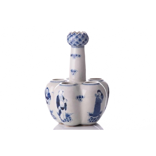 68 - A Chinese blue & white quintal bulb holder, in the Kangxi style with garlic head mouth, painted with... 