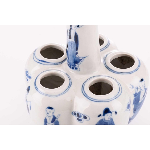 68 - A Chinese blue & white quintal bulb holder, in the Kangxi style with garlic head mouth, painted with... 