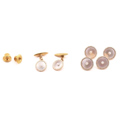 11 - A mother of pearl and pearl dress set in 18ct gold, of circular design, concave mother of pearl disc... 