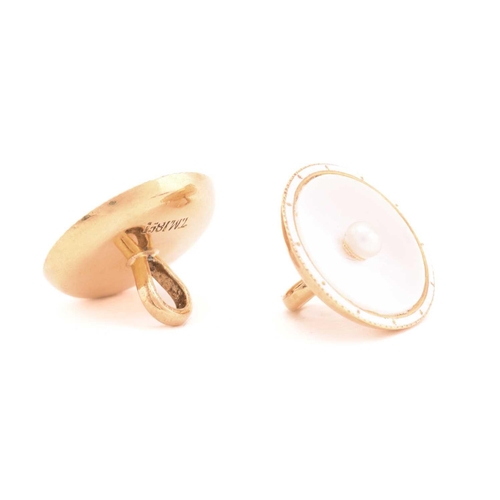 11 - A mother of pearl and pearl dress set in 18ct gold, of circular design, concave mother of pearl disc... 