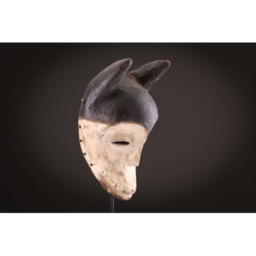 100 - A Lage Bwami society mask, Democratic Republic of Congo, painted in white and earthy pigments28.5cm;... 