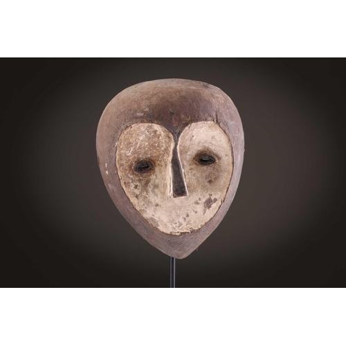 100 - A Lage Bwami society mask, Democratic Republic of Congo, painted in white and earthy pigments28.5cm;... 