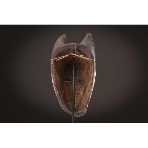 100 - A Lage Bwami society mask, Democratic Republic of Congo, painted in white and earthy pigments28.5cm;... 