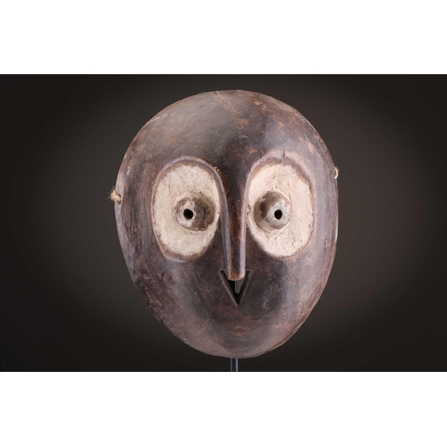 100 - A Lage Bwami society mask, Democratic Republic of Congo, painted in white and earthy pigments28.5cm;... 