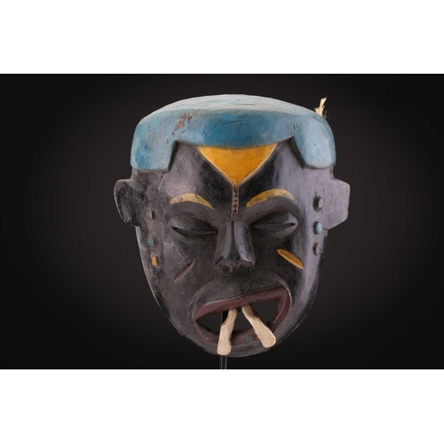 78 - Two Indonesian sickness type masks, painted in colours, 31cm & 32cm, two further masks, 20.5cm - 35c... 