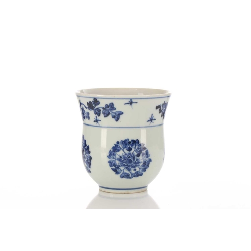 183 - A Chinese blue & white zha dou, Qing, painted with medallions of lotus flowers and leaves beneath a ... 