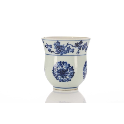 183 - A Chinese blue & white zha dou, Qing, painted with medallions of lotus flowers and leaves beneath a ... 