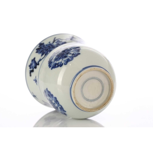 183 - A Chinese blue & white zha dou, Qing, painted with medallions of lotus flowers and leaves beneath a ... 