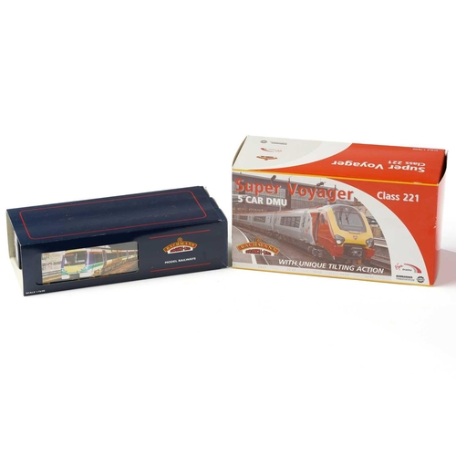 316 - A boxed Bachmann Virgin Trains Class 221 Super Voyager 5 Car DMU 32-626, together with a Bachmann Tu... 