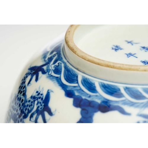 95 - A Chinese porcelain blue & white dragon bowl, the interior with a single writhing dragon, the exteri... 