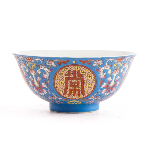 129 - A Chinese porcelain blessings bowl, painted with four prominent characters on a cash ground, between... 