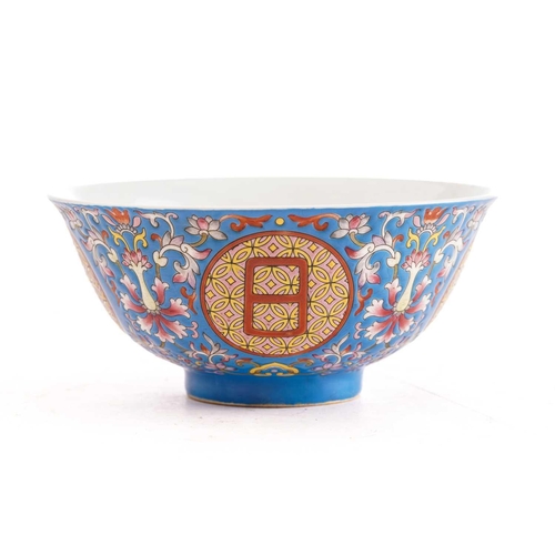 129 - A Chinese porcelain blessings bowl, painted with four prominent characters on a cash ground, between... 