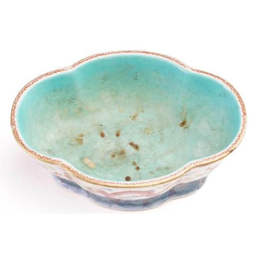 142 - A Chinese famille rose porcelain bowl, Qing, 19th century, the interior with turquoise ground, the e... 