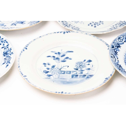 156 - A collection of Chinese export blue & white porcelain plates, Qing, 18th century, comprising a large... 