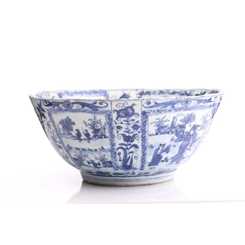 215 - A Chinese blue & white porcelain Kraak bowl, Wanli (1573 - 1619), the interior centre painted with a... 