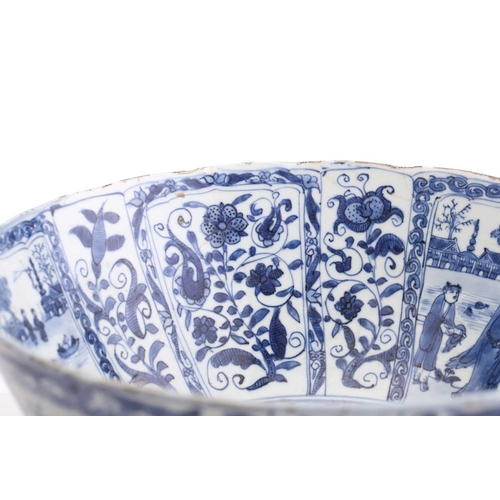 215 - A Chinese blue & white porcelain Kraak bowl, Wanli (1573 - 1619), the interior centre painted with a... 