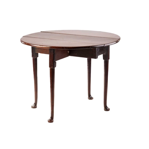 236 - A George III mahogany gateleg table, the oval top on turned tapering legs with club feet, 92 cm wide... 