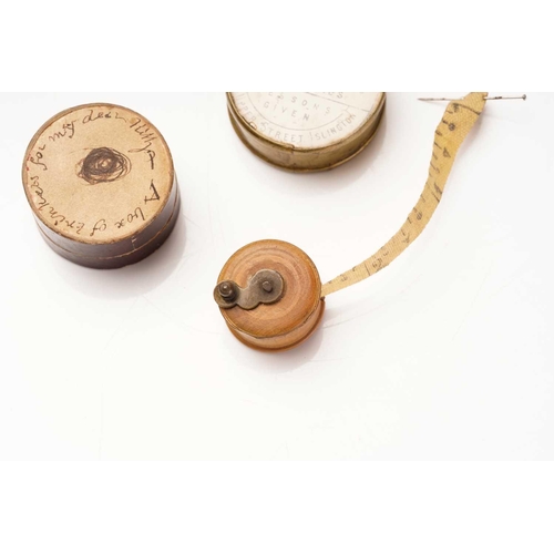 398 - A 19th century sewing tape measure in the form of a beehive, with bone fittings, 5 cm high, together... 