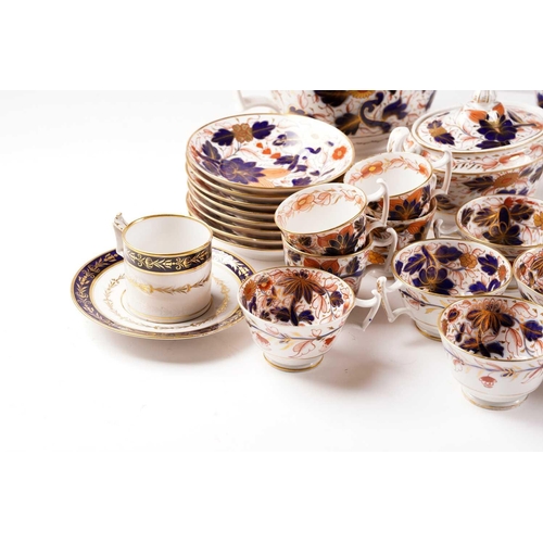 402 - A Coalport tea and coffee service for 8 settings, circa 1810, pattern 162, in the Imari palette, inc... 