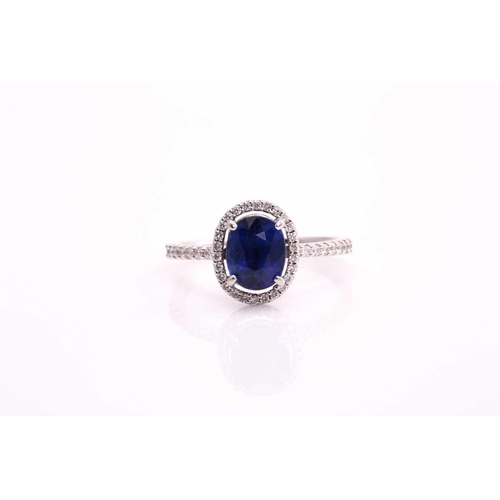 162 - A sapphire entourage ring, consisting of an oval brilliant-cut sapphire with vivid and intense blue ... 