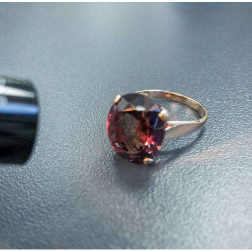 182 - A highly prized collectors colour-changing garnet ring, featuring an oval-shaped garnet displaying t... 