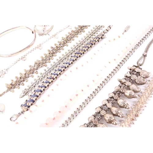 188 - A mix collection of jewellery items; to include examples of a filligree necklace in white precious m... 