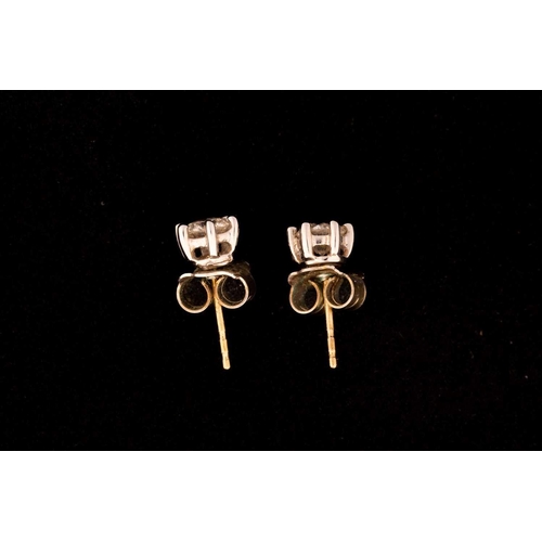 190 - A pair of diamond stud earrings, each comprising a round brilliant-cut diamond of 4.5 mm diameters, ... 