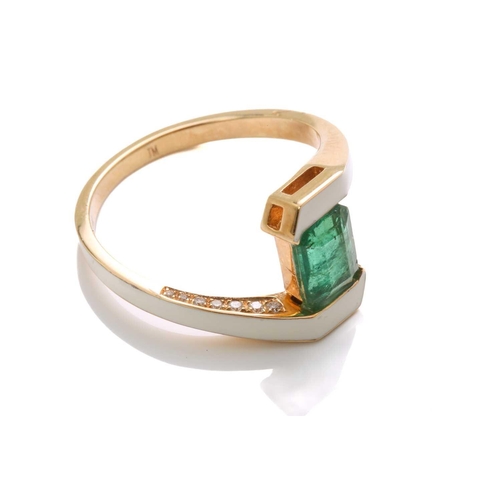 26 - An emerald and enamel bypass ring, consisting of an emerald-cut green emerald of 6.4 x 4.7 mm, in a ... 