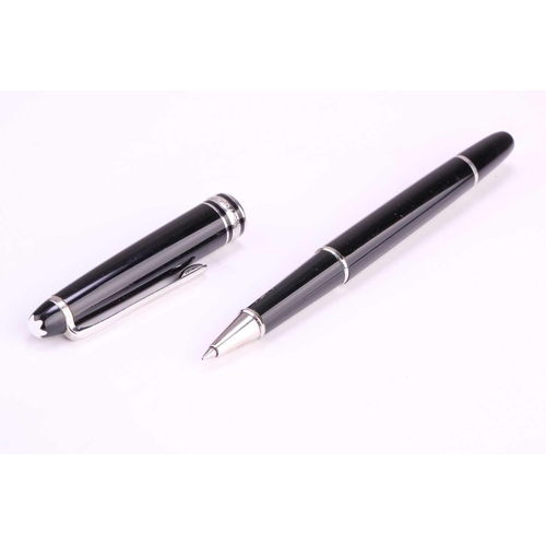 350 - Montblanc Meisterstück Classique rollerball pen, with cap and barrel in black resin, white-tone hard... 