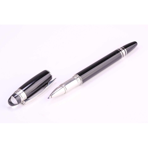 351 - A Montblanc Meisterstück Starwalker, with black resin body, screw cap and silver plated mounts, with... 