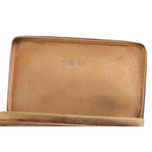 437 - A George III silver gilt snuff box, the hinged cover with a vacant roundel on engine turned ground w... 