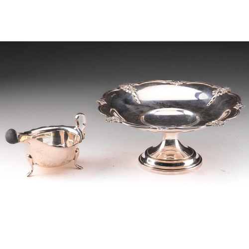 451 - A Walker and Hall silver tazza, the border cast with shell and leaf decoration, Sheffield 1925 2 box... 