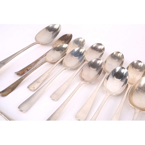 476 - A mixed collection of mostly 19th/20th century silver spoons to include six 