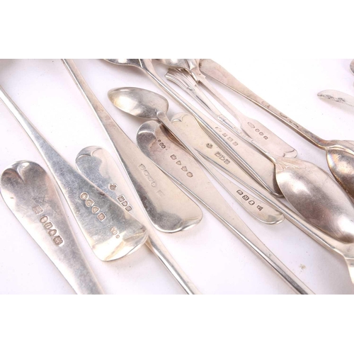 476 - A mixed collection of mostly 19th/20th century silver spoons to include six 