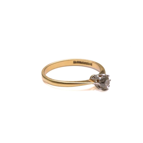 95 - A diamond solitaire ring in 18ct gold, featuring a 4.5 x 4.2 x 3.6 mm old-European diamond in an eig... 