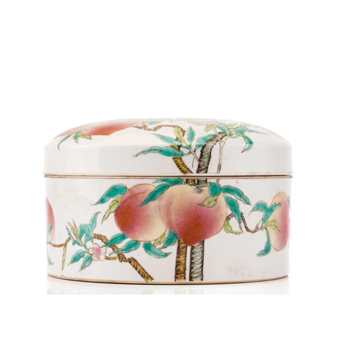 199 - A Chinese Yongzheng-style circular Famile Rose porcelain lidded box with a slightly domed cover pain... 