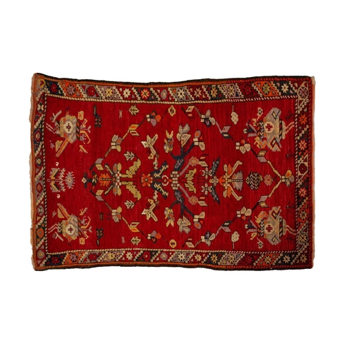 314 - A small North West Persian rd ground rug with stylized shrub decoration. 1.4 mtrs x 1 mtr, together ... 